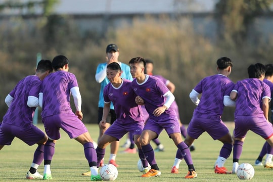 Phan Văn Đức trở lại luyện tập, sẵn sàng cho trận ra quân tại AFF Cup 2022