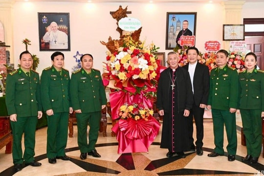 Bộ Chỉ huy Bộ đội biên phòng Nghệ An chúc mừng Giáng sinh Tòa Giám mục Giáo phận Vinh