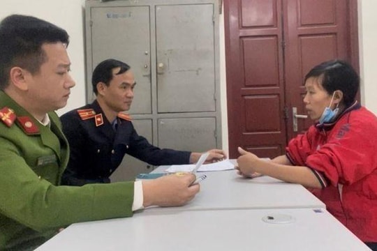 Khởi tố người mẹ đánh con tử vong bằng muôi canh