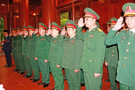 Đảng ủy, Bộ Chỉ huy Quân sự tỉnh tưởng niệm Chủ tịch Hồ Chí Minh và các anh hùng liệt sĩ