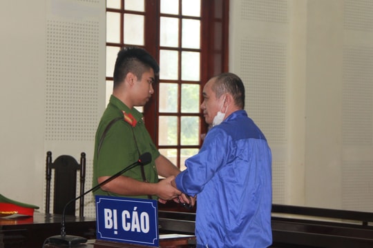 Bí ẩn chết người trong... giỏ xe đạp