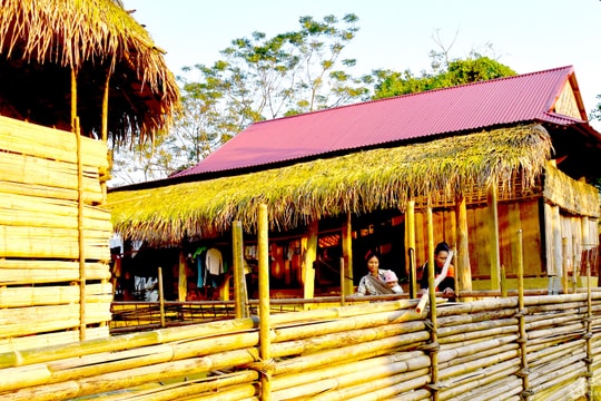 Kiến trúc nhà ở của đồng bào Đan Lai 