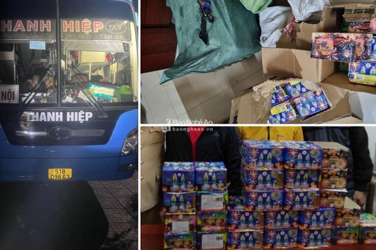 Xe khách giường nằm vận chuyển hơn nửa tạ pháo