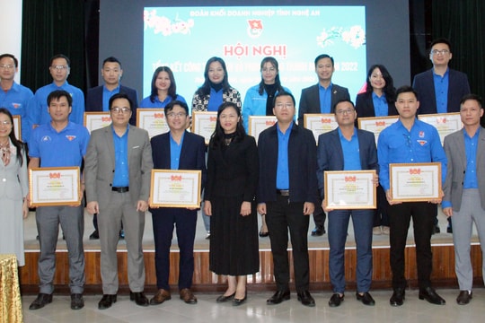 Khen thưởng nhiều cá nhân, tập thể tiêu biểu của Đoàn Khối Doanh nghiệp Nghệ An năm 2022