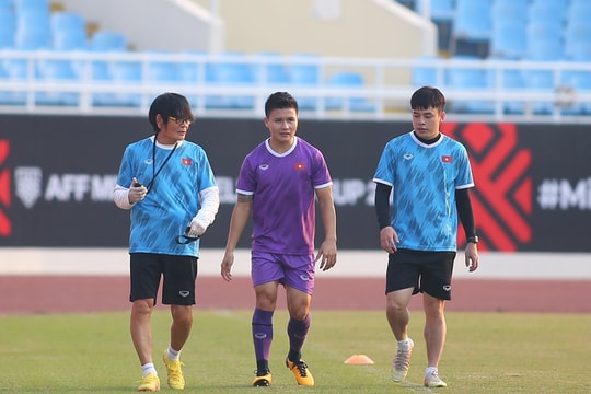 Quang Hải trở lại tập luyện, 'chạy đua' trước trận gặp Malaysia 