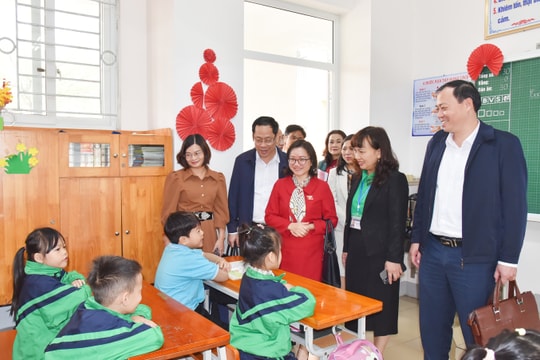 Giám sát về đổi mới chương trình, sách giáo khoa giáo dục phổ thông tại thành phố Vinh