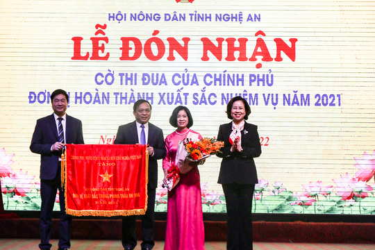 Hội Nông dân tỉnh Nghệ An đón nhận Cờ thi đua của Chính phủ
