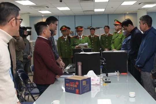 Cảnh sát khám xét Cục Đăng kiểm Việt Nam