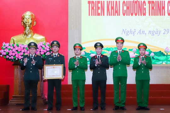 Công an Nghệ An năm thứ 8 liên tiếp được Thủ tướng Chính phủ tặng Cờ thi đua Xuất sắc