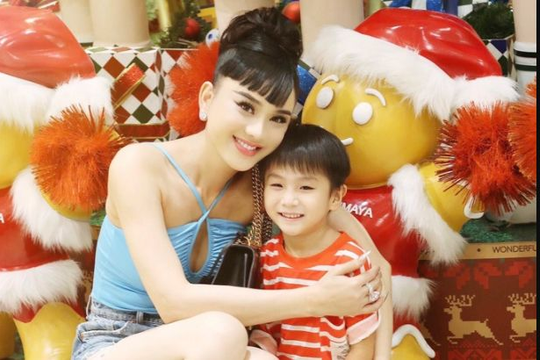 Cuộc sống một mình nuôi con ở tuổi 46 của ca sĩ Lâm Khánh Chi 