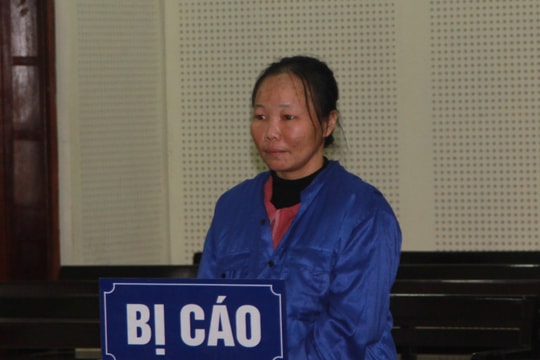 Đi cắt cỏ, 'tiện thể' vận chuyển heroin cho hàng xóm