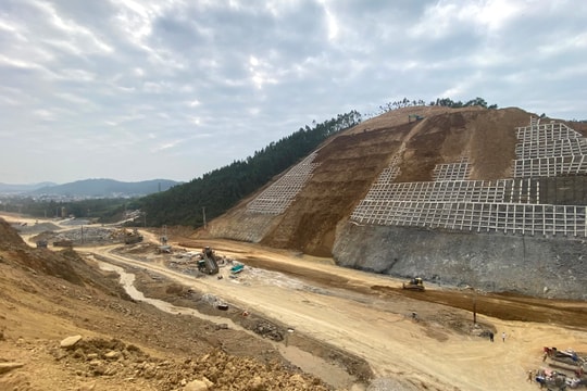 Không nghỉ Tết Dương lịch trên công trường Dự án cao tốc Bắc - Nam đoạn qua Nghệ An 