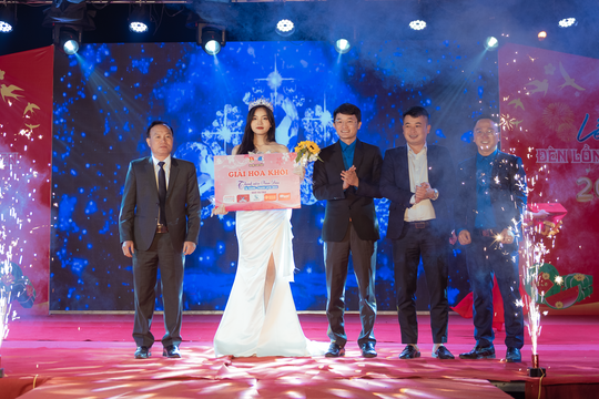 Nữ sinh lớp 12 giành danh hiệu Hoa khôi cuộc thi 'Thanh niên Nam Đàn tài năng thanh lịch'