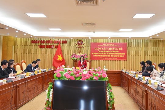 Đoàn đại biểu Quốc hội tỉnh Nghệ An giám sát chuyên đề về đổi mới chương trình sách giáo khoa