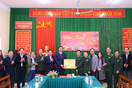 Phó Bí thư Tỉnh ủy Hoàng Nghĩa Hiếu thăm, chúc Tết Đồn Biên phòng Mỹ Lý, Kỳ Sơn