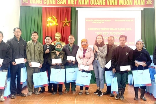 Đảng bộ Khối Doanh nghiệp tỉnh Nghệ An ủng hộ 13,5 tỷ đồng 'Tết vì người nghèo' 2023