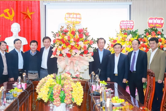 Lãnh đạo tỉnh Nghệ An chúc mừng kỷ niệm 57 năm Ngày thành lập ngành Nội chính Đảng
