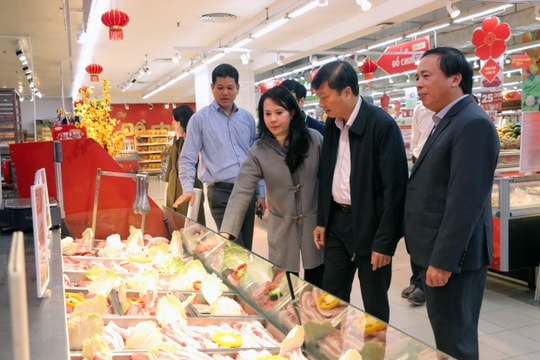 Phó Chủ tịch Thường trực UBND tỉnh Nghệ An kiểm tra thị trường hàng tết