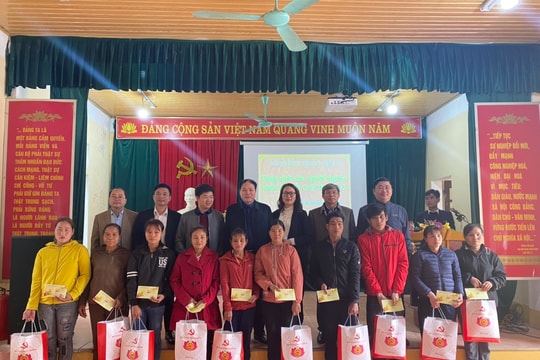 Ban Tổ chức Tỉnh ủy chung tay giúp đỡ xã nghèo miền Tây Nghệ An