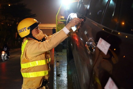 Những lỗi vi phạm sẽ bị CSGT giữ xe ô tô ngay lập tức, tài xế cần biết