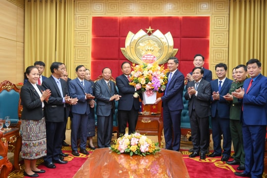 Lãnh đạo tỉnh Khăm Muộn (Lào) chúc Tết tỉnh Nghệ An 
