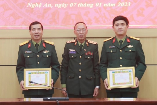 Bộ Chỉ huy Quân sự tỉnh Hủa Phăn (Lào) chúc Tết Bộ Chỉ huy Quân sự tỉnh Nghệ An