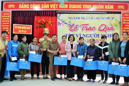 Nhiều hoạt động trao quà, ủng hộ người nghèo đón Tết Nguyên đán Quý Mão