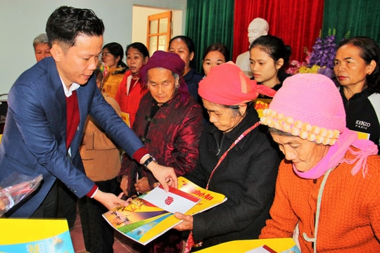 Báo Nghệ An và Tập đoàn TTG Holdings tặng quà Tết người nghèo ở Quỳ Hợp và Quỳ Châu