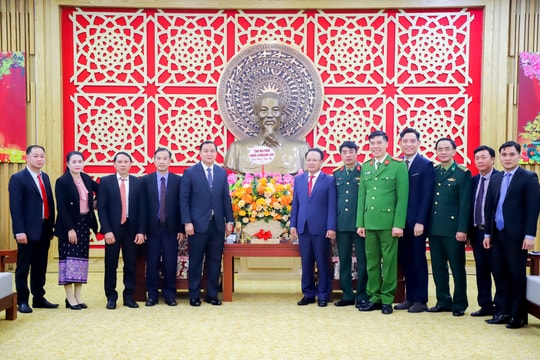 Lãnh đạo 2 tỉnh Hủa Phăn và Xiêng Khoảng (Lào) chúc Tết tỉnh Nghệ An