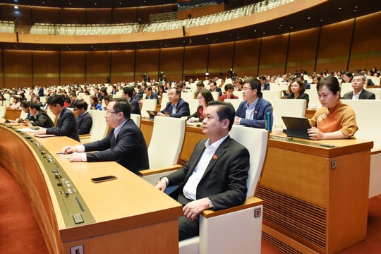 Quốc hội đồng ý tiếp tục thực hiện một số chính sách phòng, chống dịch Covid-19 đến ngày 31/12/2023