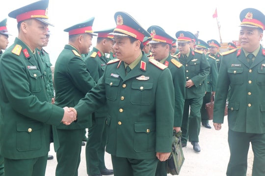 Bộ Tư lệnh Quân khu 4 kiểm tra sẵn sàng chiến đấu ở Đảo Mắt