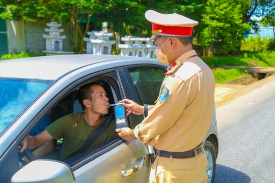 Nghệ An siết chặt kiểm tra, xử lý vi phạm nồng độ cồn dịp cuối năm