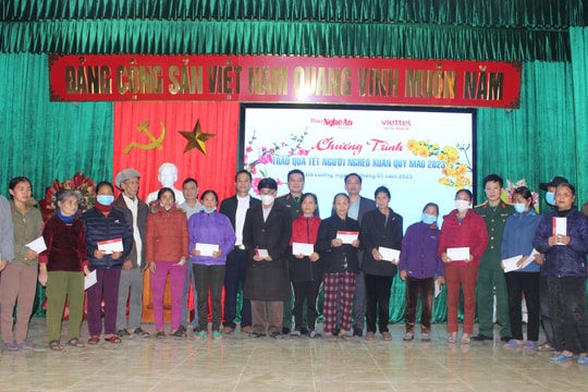 Báo Nghệ An, Viettel Nghệ An trao 60 suất quà Tết người nghèo ở huyện Đô Lương và TP.Vinh 