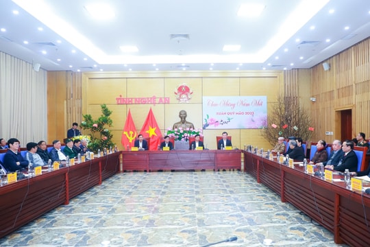 Thường trực Tỉnh ủy Nghệ An gặp mặt các đồng chí nguyên lãnh đạo tỉnh đã nghỉ hưu