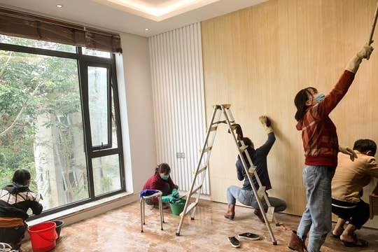 Dịch vụ dọn nhà giá tăng vẫn quá tải dịp cận Tết