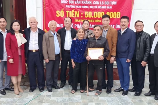 Trao 150 triệu đồng xây nhà tình nghĩa tại huyện Quỳnh Lưu và thị xã Hoàng Mai