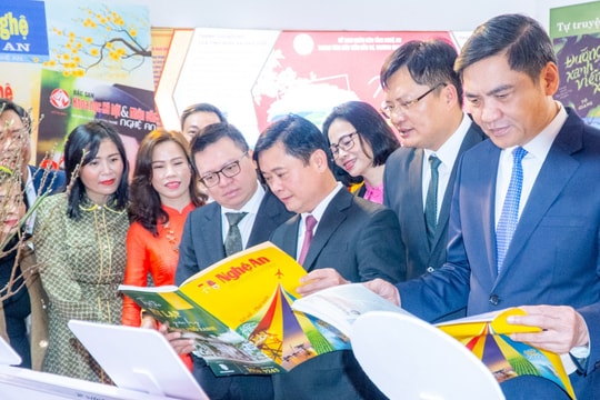 Nghệ An khai hội báo Xuân Quý Mão 2023