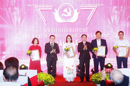 Trao Giải báo chí 'Búa liềm vàng' tỉnh Nghệ An năm 2022