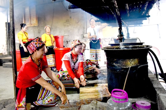 Thức uống ủ bằng men từ 36 loại lá rừng đắt hàng dịp Tết