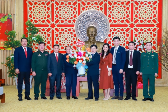 Lãnh đạo tỉnh Xay Sổm Bun, CHDCND Lào thăm, chúc Tết Quý Mão Đảng bộ, Chính quyền, nhân dân tỉnh Nghệ An