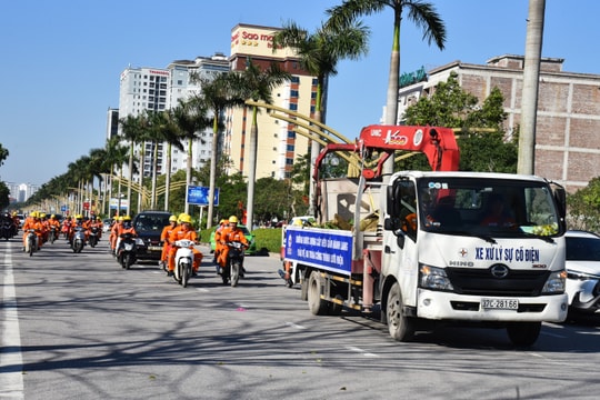 Điện lực thành phố Vinh ra quân tuyên truyền khách hàng sử dụng điện an toàn, tiết kiệm trong dịp Tết