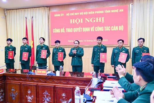 Bộ đội Biên phòng Nghệ An công bố, trao quyết định về công tác cán bộ