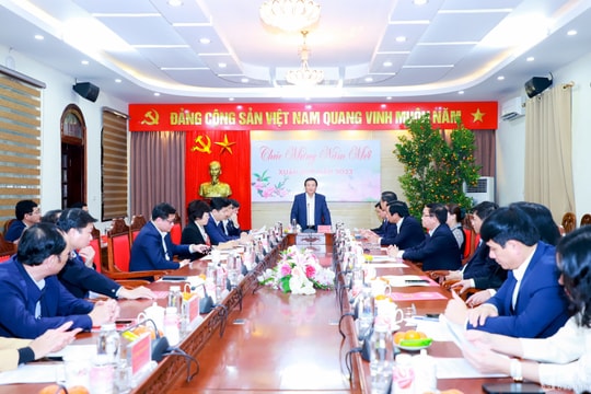 Đồng chí Nguyễn Xuân Thắng làm việc với Ban Thường vụ Tỉnh ủy Nghệ An