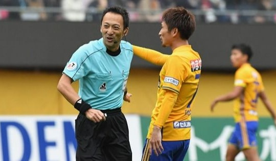 Trọng tài bắt chính trận chung kết lượt về AFF Cup 2022 'khắc tinh' với Thái Lan; Câu lạc bộ Hà Nội chia tay Đoàn Văn Hậu