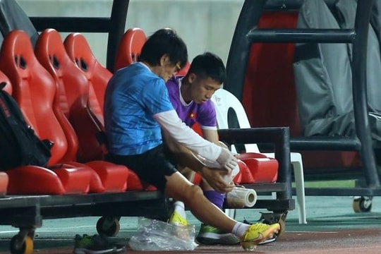 Bùi Tiến Dũng chấn thương trước chung kết lượt về Thái Lan vs Việt Nam; Chủ tịch FIFA sẽ trao cúp cho đội vô địch AFF Cup 2022