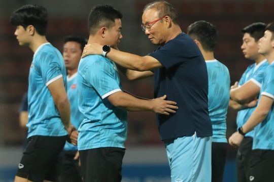 Những khoảnh khắc xúc động của thầy Park trong buổi tập cuối cùng của đội tuyển Việt Nam