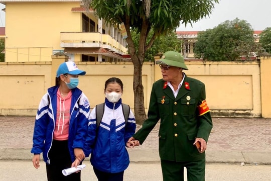 Người đàn ông tận tụy vì cổng trường bình yên, khu phố an toàn