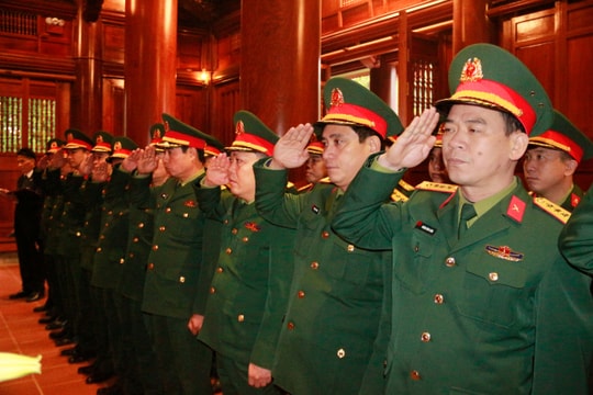 Bộ CHQS tỉnh dâng hoa, dâng hương nhân dịp Tết cổ truyền dân tộc 