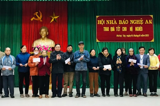 Các cơ quan Báo chí Nghệ An: Hơn 450 triệu đồng tặng quà Tết người nghèo Quý Mão 2023
