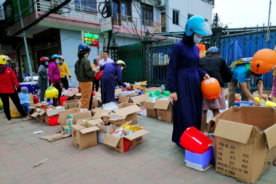 Nghệ An: Vỉa hè tràn lan các điểm xả hàng ngày cận Tết